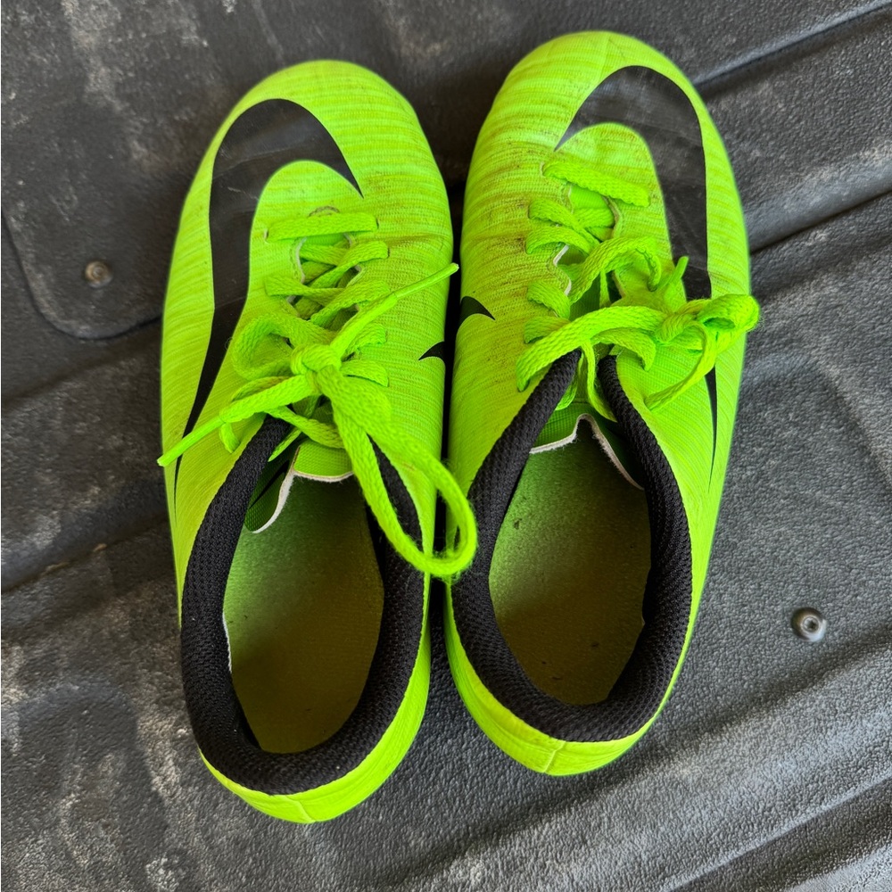 Nike Bright Green Soccer Shoes